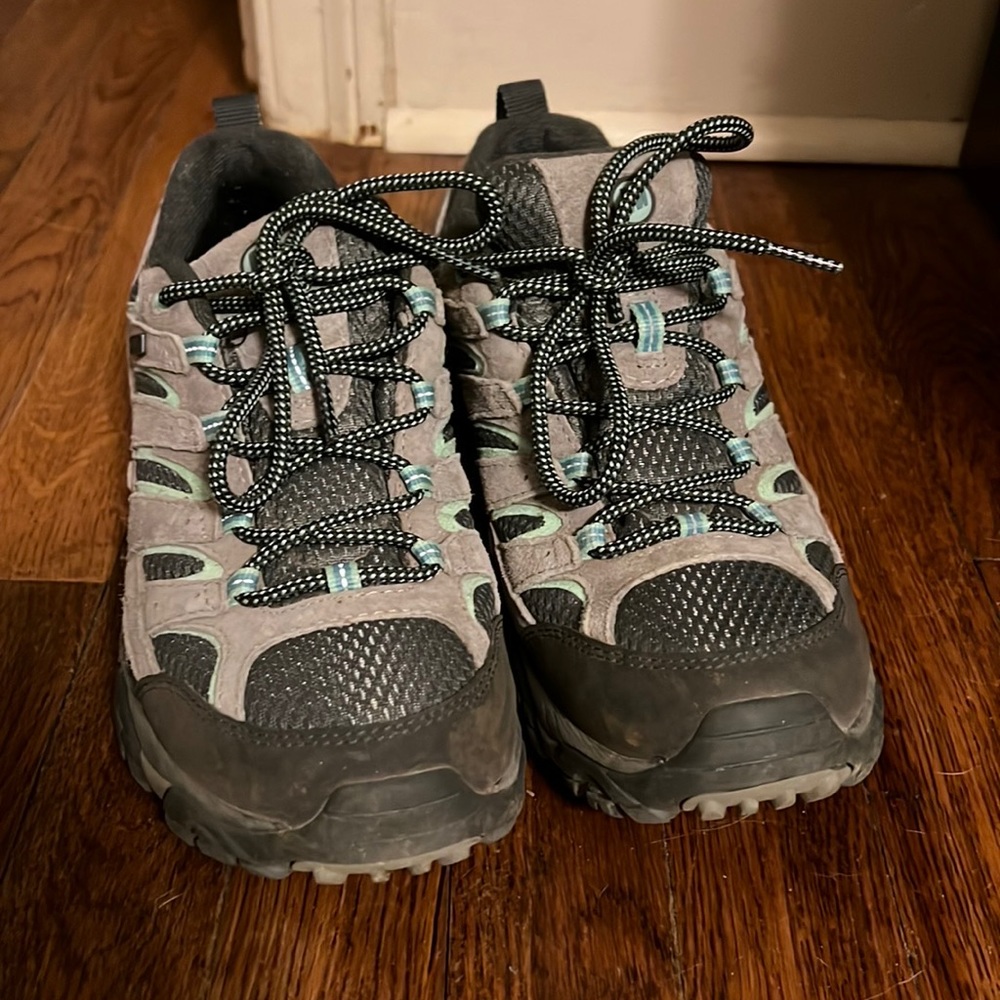 Women’s Merrell Moab shoes size 9